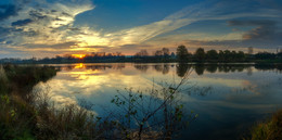 Выткался над озером... / осень!