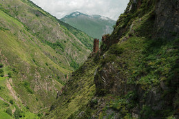 Ущелье / Вид в сторону Грузии вдоль Аргунского ущелья от заброшенного селения Муцо
