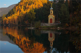 Осень ...Изумрудное озеро / Недалече от Байкала. Красоту этого озера легко передать, но как передать пьянящий воздух?