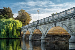 серпантин мост / Построенный в 1820-х годах Джоном Ренни, Змеиный мост освещается солнцем ранним утром.
https://www.peternutkins.photography