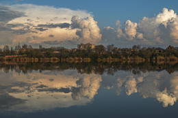 симметрия / вечер вода облака отражение