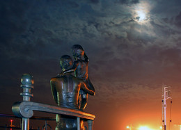 Без названия... / ...и без описания и ключевых слов и прочей интернет ереси... :)
Скульптура в Одесском порту