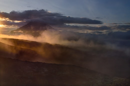 Рассвет в стране вулканов / Камчатка.