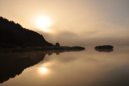 Мистика туманного утра. / Туманное утро на озере.