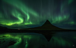 Ночь у Церковной Горы / Kirkjufell (Церковная Гора), полуостров Snæfellsnes, Западная Исландия.