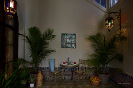 Морокканский дворик / Дом-музей в поместье Вандербильд. Эллочка-Людоедка нервно теребит боа из шанхайского барса. Хотя, это был мексиканский тушкан :)