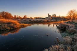 Морозное утро октября... #4 / Четвертая работа из серии снимков Николо-Шартомского мужского монастыря. Солнце уже высоко...