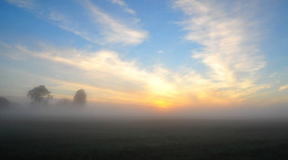 солнце встаёт / утро, сентябрь, везде туман, красиво, за деревней