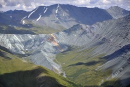 Долина Ярлу / Разноцветные хребеты в долине Ярлу,Горный Алтай