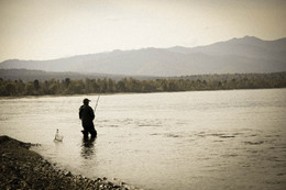 Ни чего для рыбака нет милее чем река / Байкал, осень,рыбачек