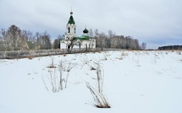 &quot;Белые церкви - твердыни вселенские&quot;... / &quot;Белые церкви - твердыни вселенские,
 Не устоите - развалится мир ...&quot;
 Реставрируемый Храм Георгия Победоносца в деревне Капустино.