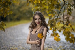 Кленовый листочек / модель Валерия Ким