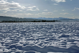 Пашня под снегом. / &quot; Под голубыми небесами
 Великолепными коврами,
 Блестя на солнце, снег лежит.&quot; А.С.Пушкин.