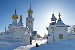 в праздник / Храм находится в Новосибирске