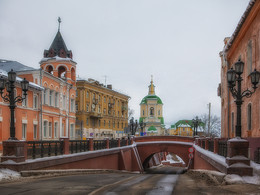 Каменный мост / Мост был построен в августе-сентябре 1826 года по проекту городского архитектора И. А. Блицина при губернаторе Н. И. Кривцове. В 1984-1986 годах к 400-летию города было проведено обновление моста, выполненное по проекту архитектора А. В. Поспеева.
