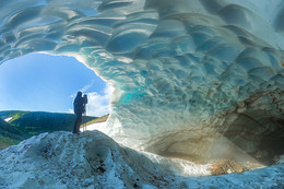 В ледяной пещере / Камчатка.
Ледовая пещера на склоне вулкана Мутновский.
https://www.instagram.com/ratbud/