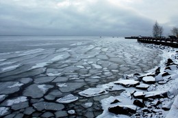 Белая пятница / Вид на Онежское озеро с набережной Петрозаводска