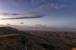 Утро... / Вид на Эльбрус с плато Бермамыт.Высота 2500м