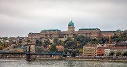 King Palace / Королевский дворец является одной из главных достопримечательностей Будапешта. Первые укрепления на этом месте были построены после татарского нашествия, приблизительно в 1247 году.