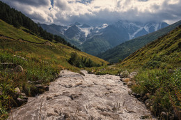 В ущелье Терскола / Кабардино-Балкария, река Терскол, вечерело...
http://www.youtube.com/watch?v=xED829YaqOY