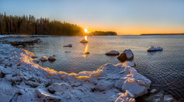 Вот и солнце встает. / Ленинградская область, Финский залив, в окрестностях города Выборг.