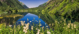 Утро на Форелевом озере / Это второе название озера Туманлы Кель , горного озера, расположенного в Клухорской долине.Озеро располагается на высоте 1850 м. над уровнем моря. Его длина составляет 275 м., ширина – 120 м., глубина – 4 м. КЧР

http://www.youtube.com/watch?v=lruhe1vjQOk