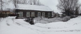 Пятистенок, зима и забор / В пригороде...