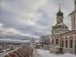 Успенский Горицкий монастырь / Успенский Горицкий монастырь — бывший православный монастырь в городе Переславле-Залесском, упразднённый в 1744 году. На территории монастыря расположен Переславль-Залесский государственный историко-архитектурный и художественный музей-заповедник.
Монастырь основан, вероятно, в начале XIV века при Иване Калите.