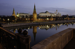 С видом на Кремль / Москва. Кремль. Утро