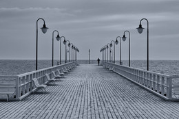 Melancholy / Одинокая фигура на зимнем побережье Балтийского моря