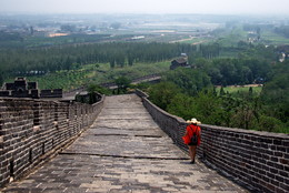 Идущая по стене / Прогулка по Великой Китайской Стене.