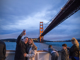 Плывём под мост / Знаменитый мост Golden Gate в Сан Франциско.