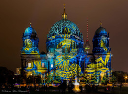 &nbsp; / Jährlich findet das &quot;Festival of Light`s &quot; in Berlin statt . Komm wir bringen die Welt zum leuchten - eine fantastische Idee.