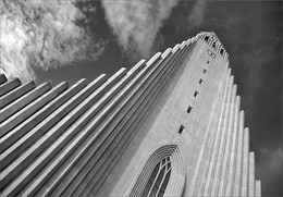 Рвущаяся в небо / Церковь Хатльгримскиркья. Рейкьявик. Исландия