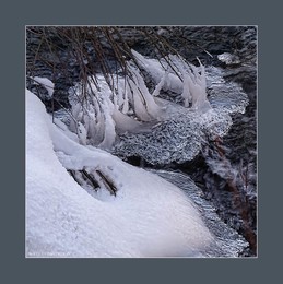 весна. ручей / music: Simon &amp; Garfunkel–Bridge over Troubled Water 
https://www.youtube.com/watch?v=H_a46WJ1viA