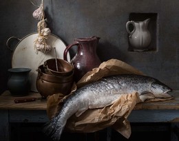 Натюрморт с большой рыбой / Классический натюрморт с рыбой и кухонной утварью.