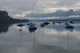 Штиль / Утро на озере в австрийских альпах.
озеро Вольфганг. Глубина 118м