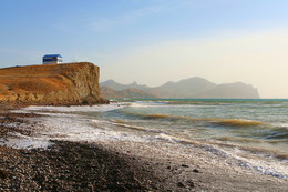 Элементарная частица / Крым, Лисья бухта, Солнечная долина, домик с синей крышей, 2010