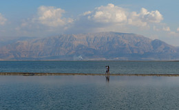 Двое и море / Мертвое море