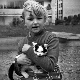 Мальчик с котенком / Mal'chik s kotenkom