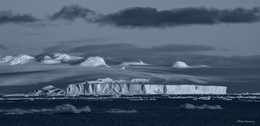 Ледник / Один из островов в море Уэдделла