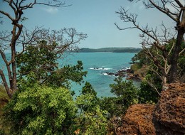 Вид со стен форта &quot;cabo -de-rama&quot;. / Гоа.