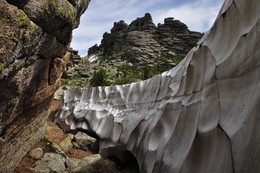 Последний лёд горы Мустаг / Горная Шория гора Мустаг скалы Верблюды.