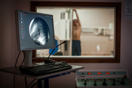 Процесс проведения рентгенологического исследования. / Один день из жизни отделения лучевой диагностики в одной из поликлиник.