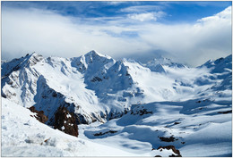 Острый бархат гор / Вид со склона Эльбруса, начало мая, 4000 с чем-то