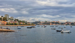 Отдыхают усталые лодки / Португалия, устье реки Дору
