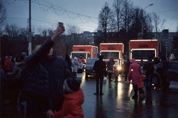 Одинокий кадр / Всем бесплатно давали маленькую баночку заморского напитка