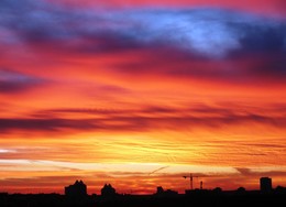 Утро в Минске / Проснулся как то в 5 утра и увидел за окном это чудесное небо.