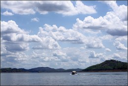 Облака над озером Каматагуа / Искусственное озеро в штате Арагуа, Венесуэла