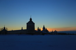 СтеноТерапия / Кирило-Белозерский монастырь ранним морозным утром. Январь.